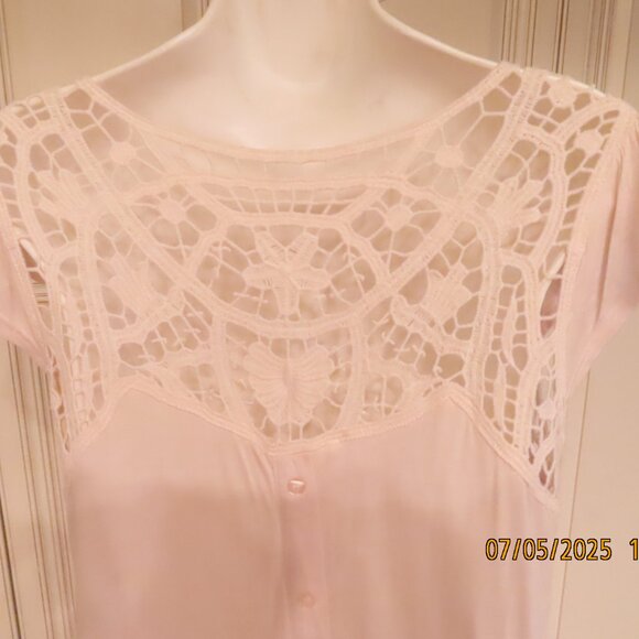 NEW Sweet Wander Cream Lace Neckline Button back Top - Picture 1 of 6